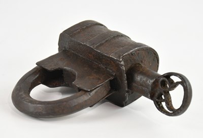 Lot 1123 - A late 17th/ early 18th century lock with key.