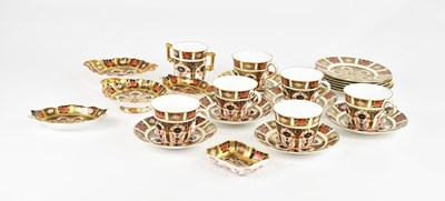 Lot 1841 - ROYAL CROWN DERBY; six 1128 pattern tea cups...