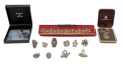 Lot 1321 - A quantity of 925 silver, white metal and...