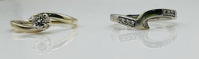 Lot 632 - A 9ct white gold and diamond solitaire ring, 0....