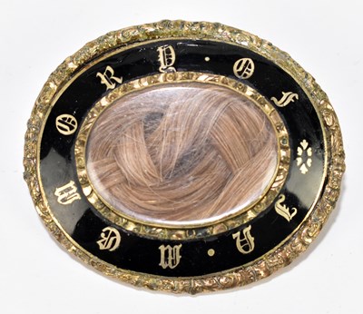 Lot 1226 - A Georgian gilt metal and enamel mourning brooch