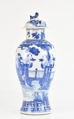 Lot 1560 - A late 19th century Chinese blue and white...