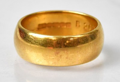 Lot 989 - A 22ct yellow gold wedding band, size I,...