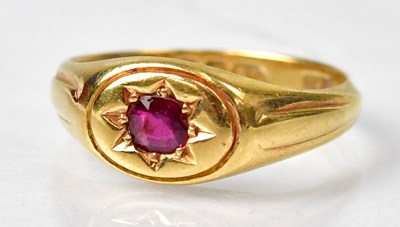 Lot 997 - An 18ct yellow gold ring set with a ruby in a...