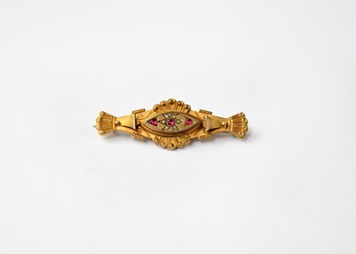 Lot 1129 - A Victorian 9ct yellow gold bar brooch set...