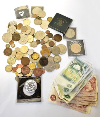 Lot 978 - A collection of UK coinage, to include crowns,...