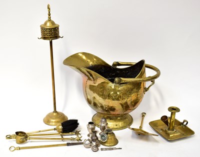 Lot 669 - A small quantity of metalware comprising a...