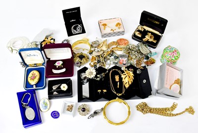 Lot 1158 - A quantity of mainly vintage costume jewellery,...