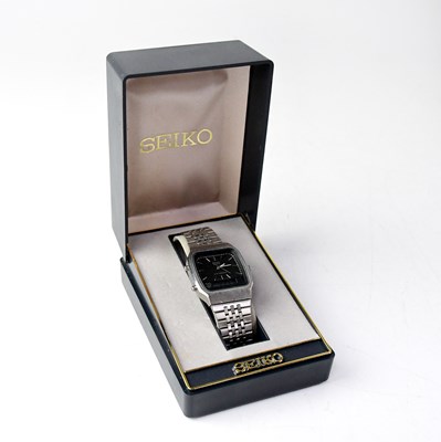 Lot 1293 - SEIKO; a gentlemen's quartz alarm chronograph...