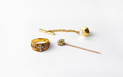 Lot 1012 - An early 20th century 18ct rose gold ring, the...