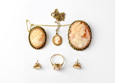Lot 1213 - Cameo jewellery to include a 9ct gold pendant...