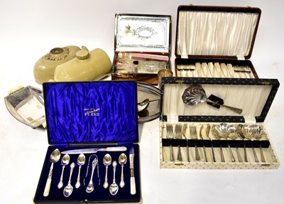 Lot 697 - A small quantity of silver-plated items to...