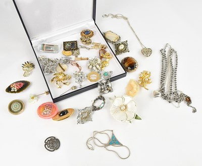 Lot 1079 - A collection of costume jewellery including...