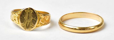 Lot 1014 - An 18ct yellow gold signet ring, with initial '...