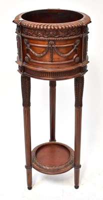 Lot 61 - A good quality reproduction mahogany...