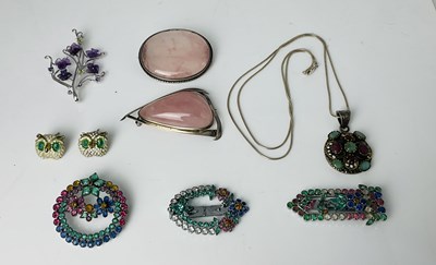 Lot 780 - A small group of jewellery comprising an Arts...