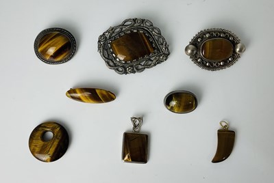 Lot 794 - Five tiger's eye set brooches and three...