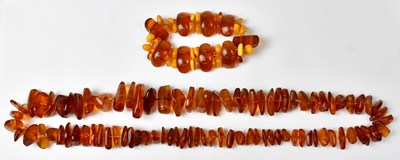 Lot 993 - A continuous amber-style necklace with...