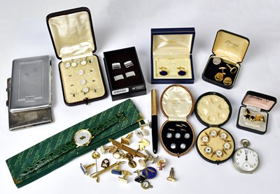 Lot 1118 - A set of mother-of-pearl style collar studs,...