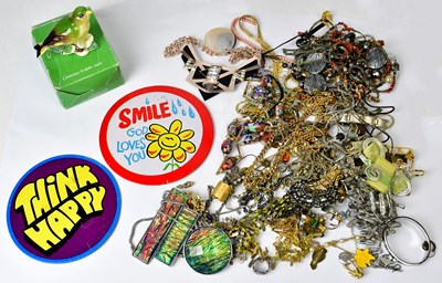 Lot 1152 - A quantity of vintage and modern costume...