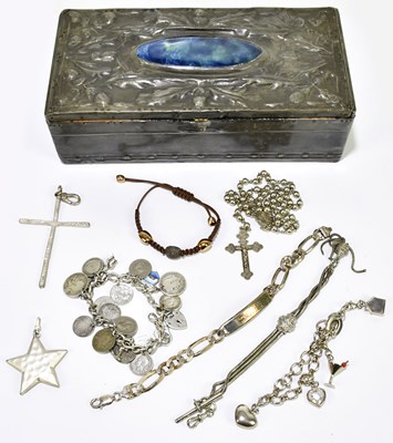 Lot 1559 - A quantity of costume jewellery, including a...