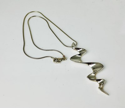 Lot 654 - SARAH JORDAN; an abstract contemporary silver...