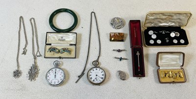 Lot 639 - A group of costume jewellery comprising a...