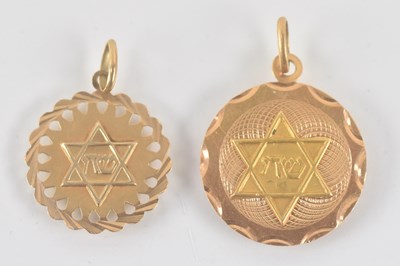 Lot 1392 - An 18ct yellow gold circular Star of David...