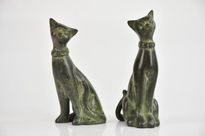 Lot 1240 - A pair of bronzed cats, height 14cm (2).