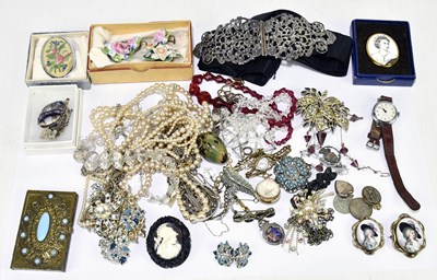 Lot 1583 - A collection of costume jewellery, including...