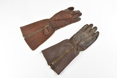 Lot 453 - A WWII leather pilot's glove marked...