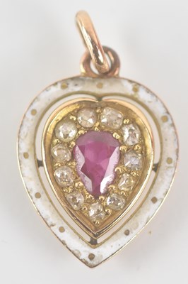 Lot 1368 - IN THE MANNER OF FABERGÉ; a yellow metal,...
