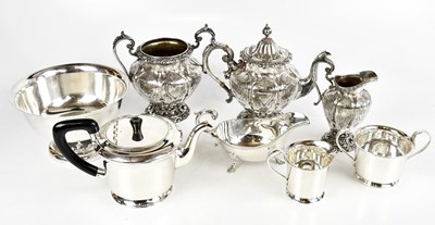 Lot 2022 - An American silver plated pedestal bowl,...