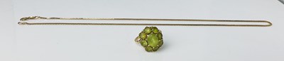 Lot 652 - A 9ct yellow gold chain, approx 2.9g, and a...