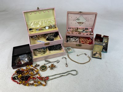Lot 671 - A large collection of costume jewellery...