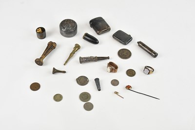 Lot 1129 - A small mixed collector's lot including a...