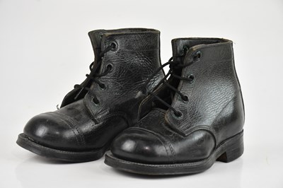 Lot 1140 - A pair of Edwardian child's leather boots,...