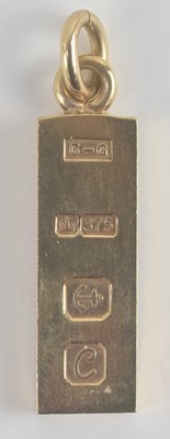 Lot 1380 - A 9ct yellow gold necklace pendant in the form...
