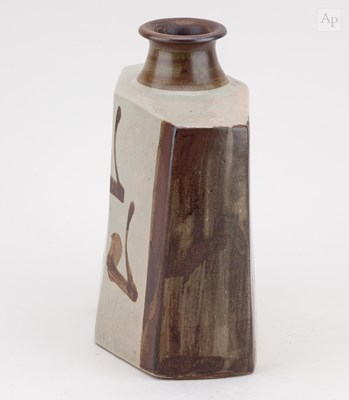 Lot 652 - SHINSAKU HAMADA (1929-2023) an angular...