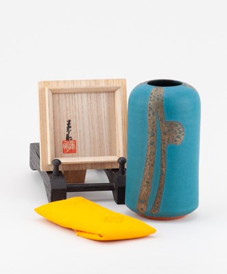 Lot 240 - HIROAKI TAIMEI MORINO (born 1934); a stoneware...