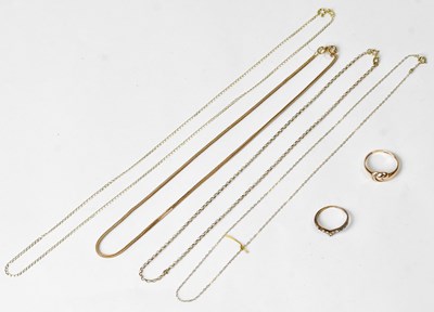 Lot 961 - A small quantity of 9ct gold to include three...