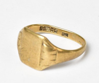 Lot 819 - A 9ct gold signet ring with vacant table, size...