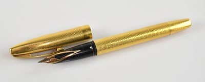 Lot 2254 - SHEAFFER; an 18ct yellow gold fountain pen,...