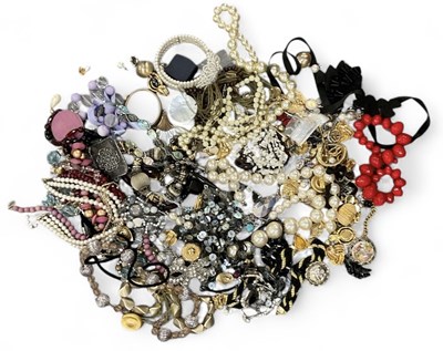 Lot 1499 - Various items of mixed modern and vintage...