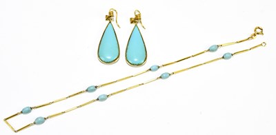 Lot 1252 - An 18ct yellow gold and turquoise bead set...