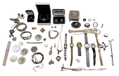 Lot 1505 - A quantity of assorted costume jewellery and...