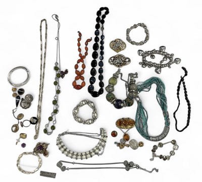 Lot 1490 - A quantity of modern, vintage, and antique...