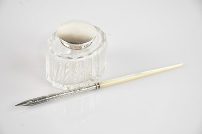 Lot 385 - An Edward VII hallmarked silver mounted cut...