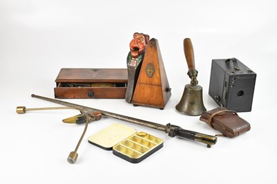 Lot 2280 - A group of collectors' items comprising a...