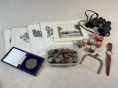 Lot 71 - A group of collectors' items, comprising a...